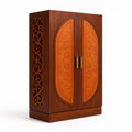 Holzkleiderschrank mit geschnitzten Mustern, Braun und Orange